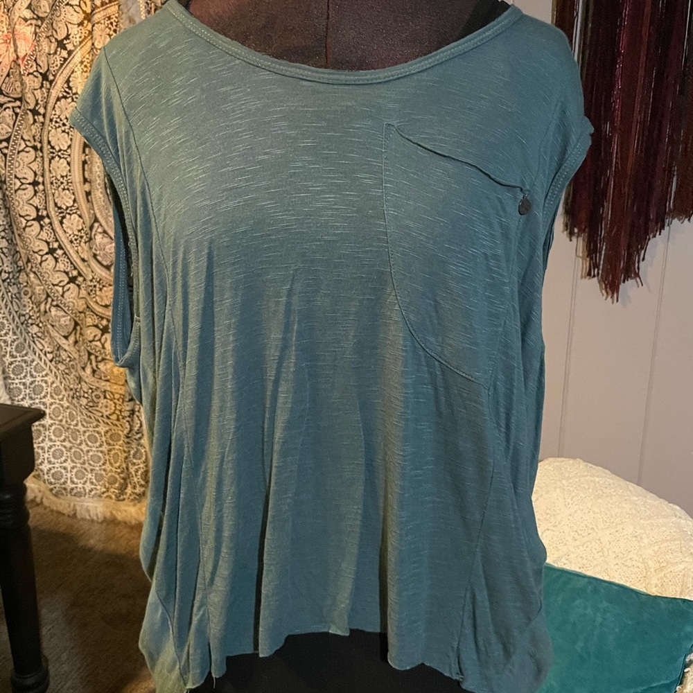 Babakul muscle tank with split back ❤️